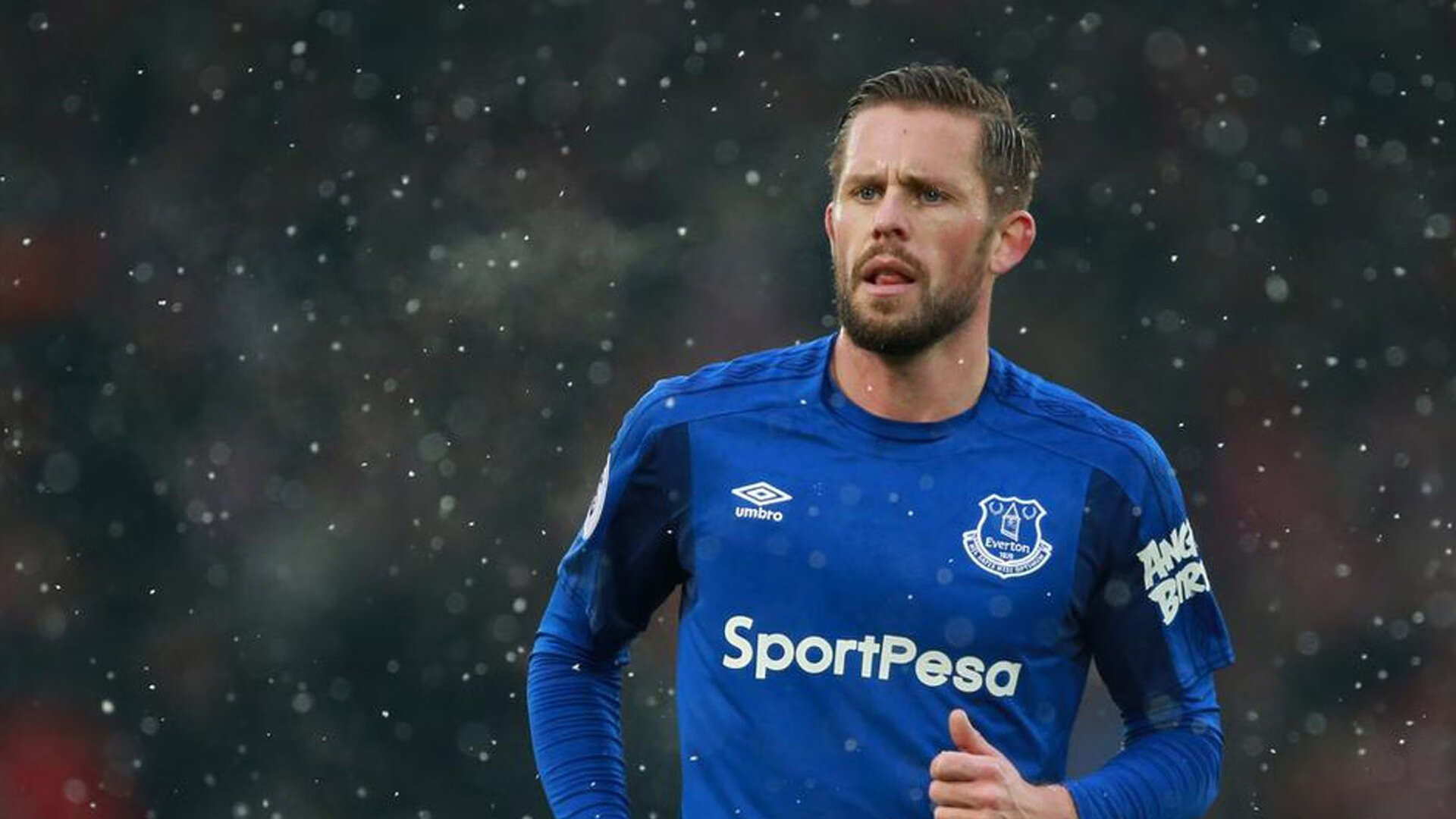 斯密斯：全黑队半场与后场进攻的心脏，推动攻势一步步实现，jr斯密